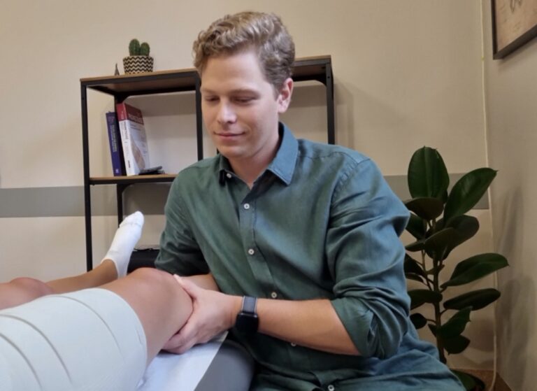 Kolano po urazie – kiedy wystarczy fizjoterapia, a kiedy potrzebna jest osteopatia?