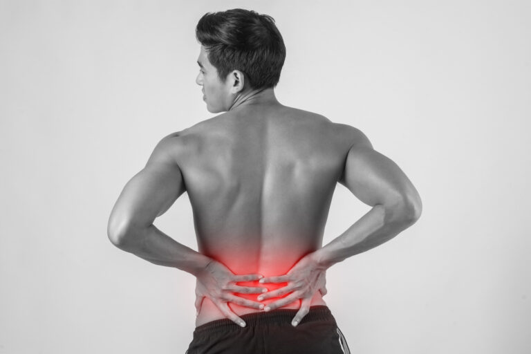 Ból krzyża – dlaczego boli dolna część pleców i jak pomaga fizjoterapia i osteopatia